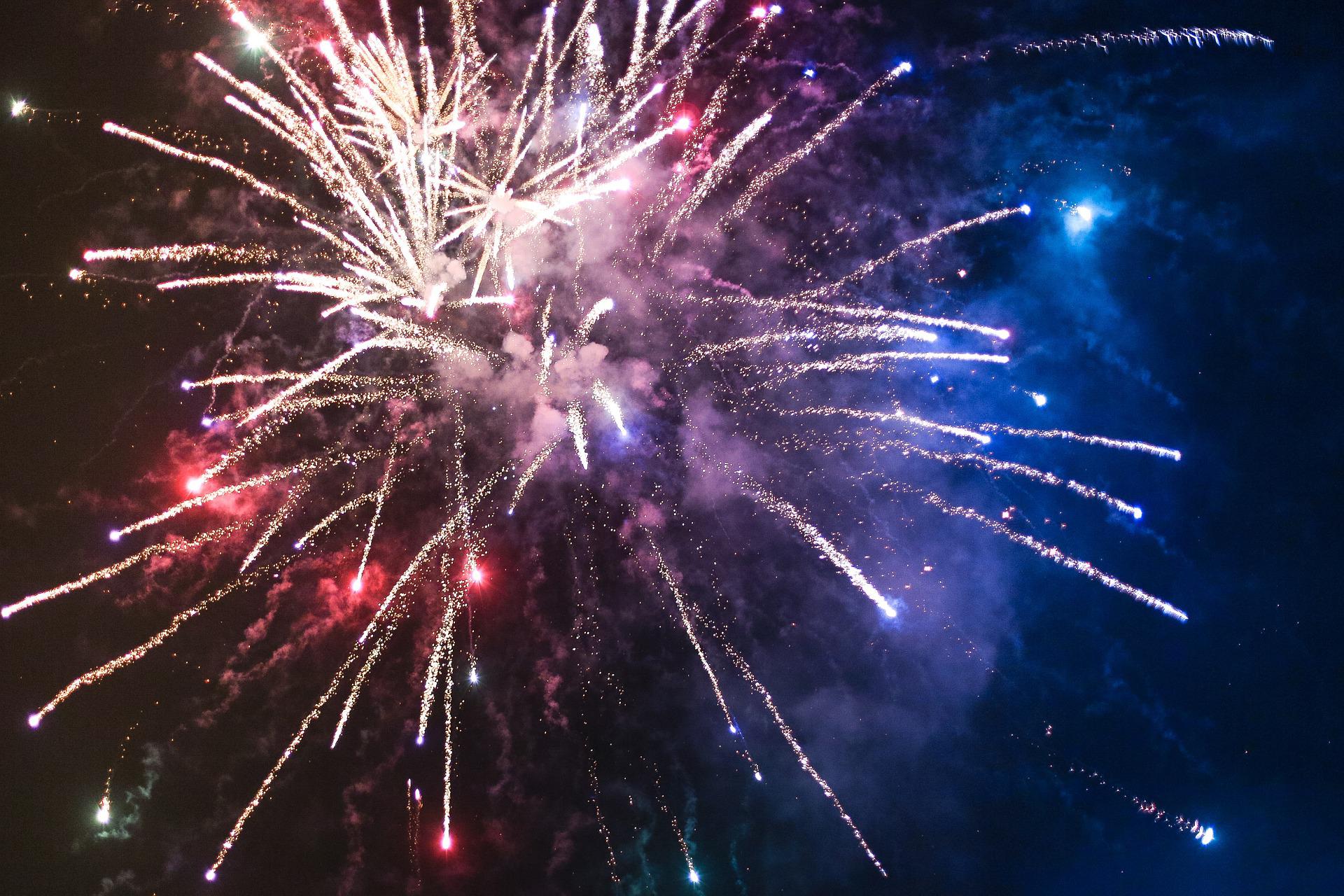 fireworks-g0496626cf_1920 fireworks in the sky