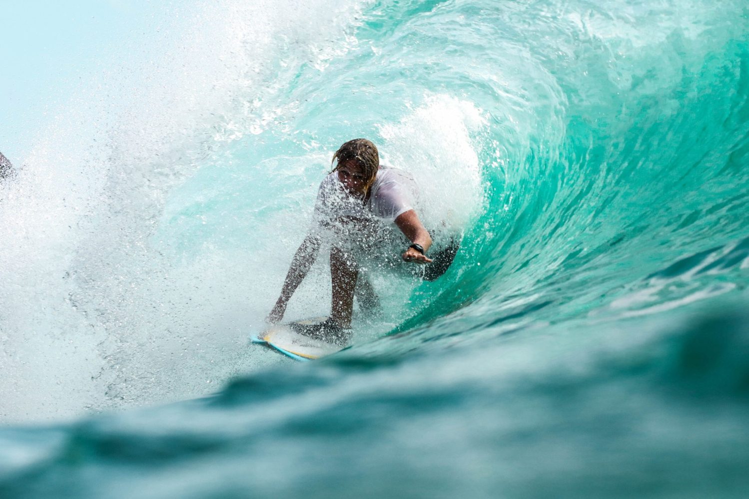 a man riding a wave on a surfboard in the ocean